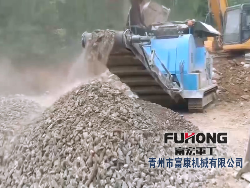 移動(dòng)建筑垃圾處理破碎站南寧客戶現(xiàn)場